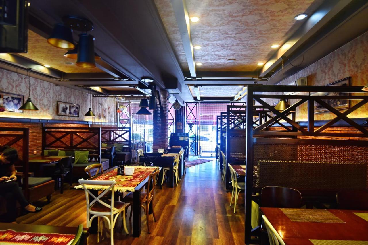 Antika Hotel バトゥーミ エクステリア 写真