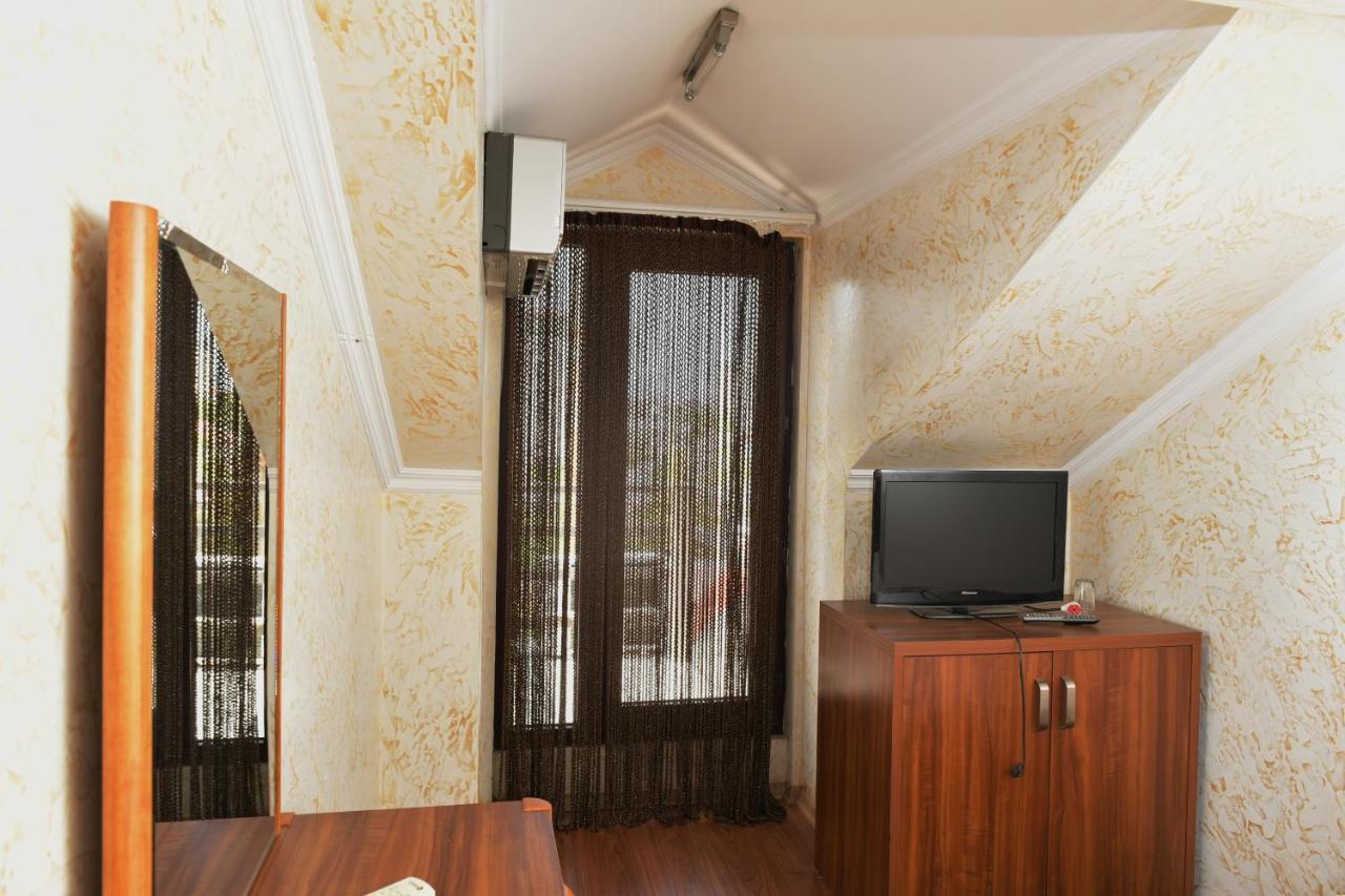 Antika Hotel バトゥーミ エクステリア 写真